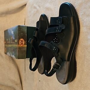  Womens Quatro slingback sandals size 9